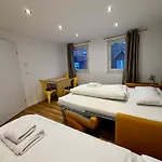 Apartment Unique Jungle Leaf