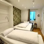 Apartment Unique Jungle Leaf Ulm