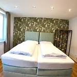 Unique Jungle Leaf *