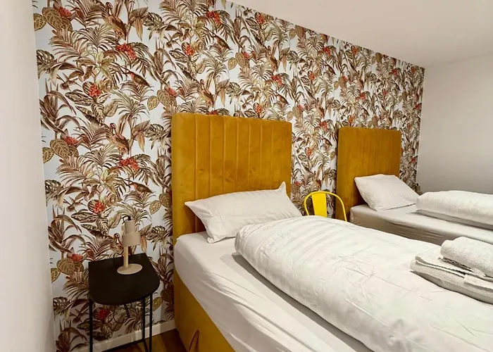 Unique Jungle Leaf Ulm