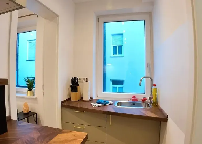 Unique Jungle Leaf Ulm