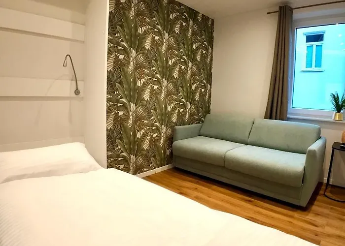 Unique Jungle Leaf * Ulm