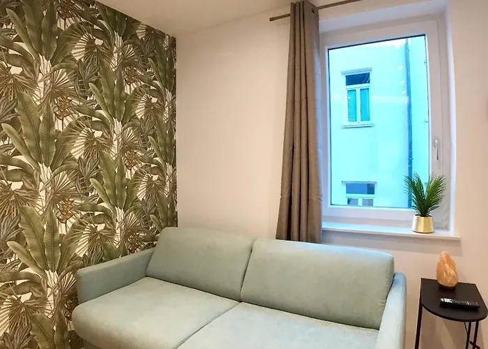 Unique Jungle Leaf * Ulm