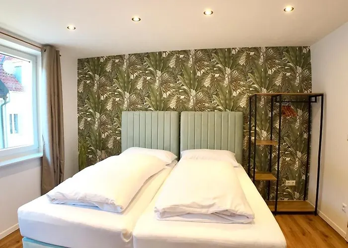 Unique Jungle Leaf Ulm